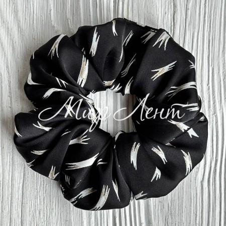 Скранч шелк, 11 см, черный з мазками, шт.