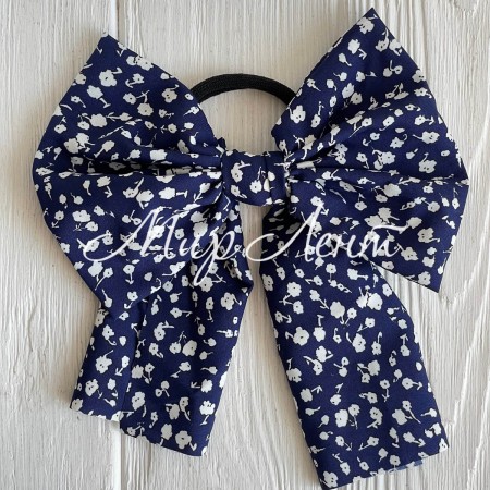 Резинка Твилли большой бант в цветочек, 16 см, сапфировая с белым, шт.