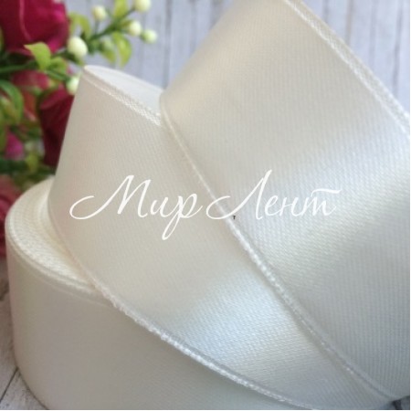 Атлас 2,5 см, айворі, рулон 33 м