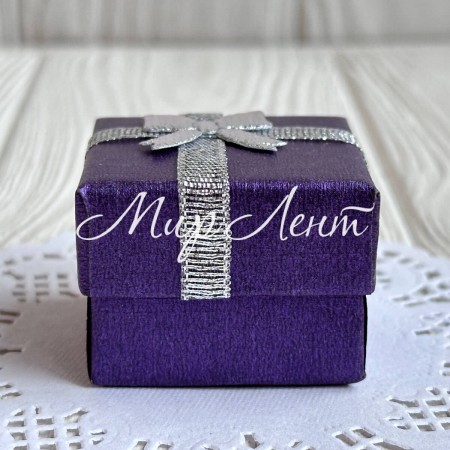 Коробочка для украшений квадратная, 4х4х3 см, темно-фиолетовая, с парчовой ленточкой, 1 шт.