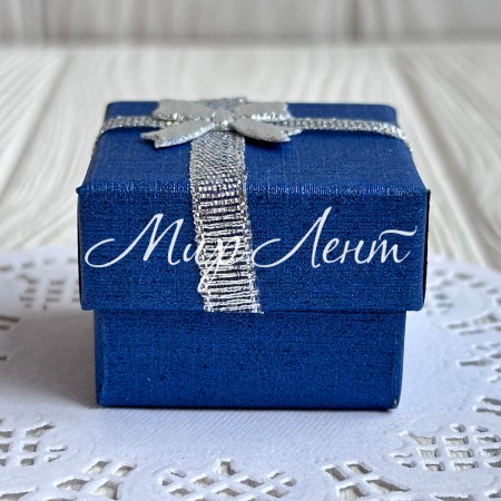Коробочка для украшений квадратная, 4х4х3 см, темно-синяя, с парчовой ленточкой, 1 шт.
