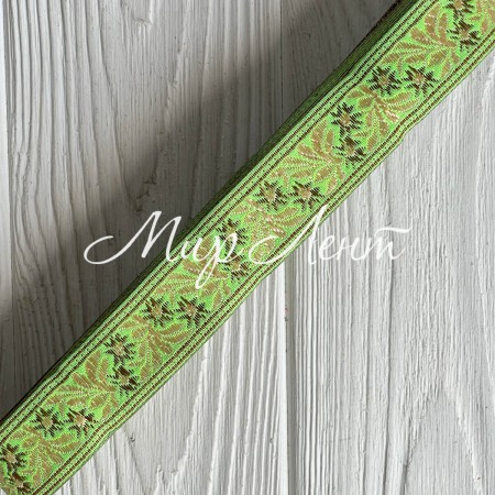 Тесьма вышиванка (барвинок), 2,5 см, карамельно-молочный на салатовом, рулон 9 м