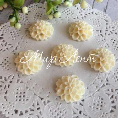 Серединка хризантема, 17 мм, молочный, упаковка 100 шт.