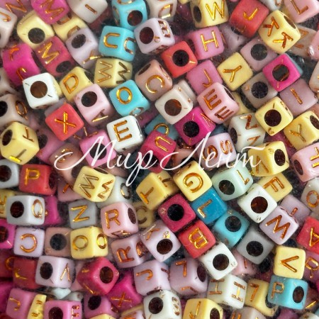 Бусина буква, 6 мм, квадрат (цветной микс с золотыми буквами), упаковка 500 г