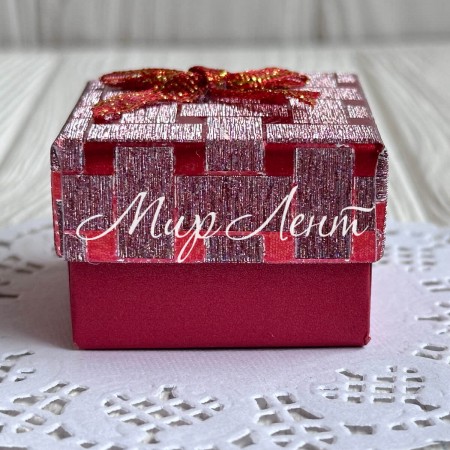 Коробочка для прикрас квадратна, 4,5х4,5х3 см, червона, візерунок з парчовим бантиком, 1 шт.
