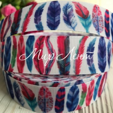 Репс 2,5 см, цветные перышки на белом, рулон 23 м