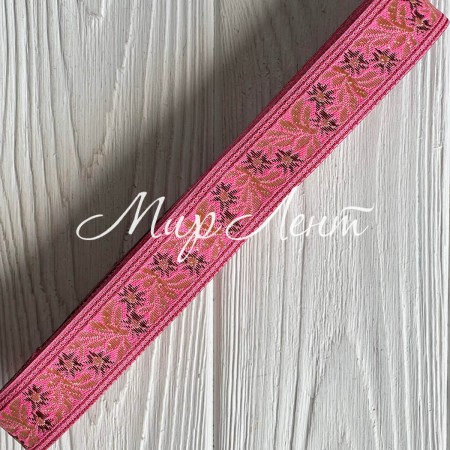 Тесьма вышиванка (барвинок), 2,5 см, карамельно-молочный на ярко-розовом, рулон 9 м