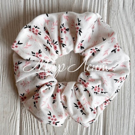 Скранч турецкий трикотаж, 12 см, белый с пудровыми цветочками, шт.