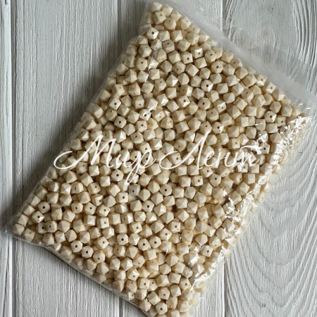 Намистина гранована кубовидна, 10 мм, молочна, упаковка 500 г