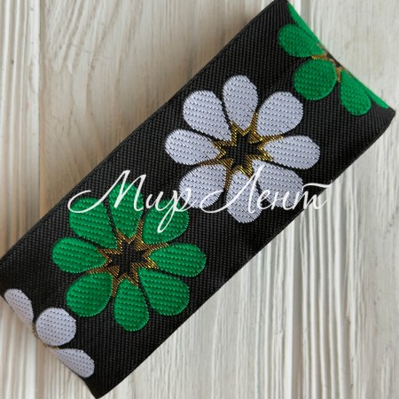 Тесьма вышиванка (ромашка), 5 см, черная с белым и зеленым, рулон 7 м