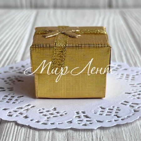 Коробочка для украшений квадратная, 4х4х3 см, золото, с парчовой ленточкой, 1 шт.