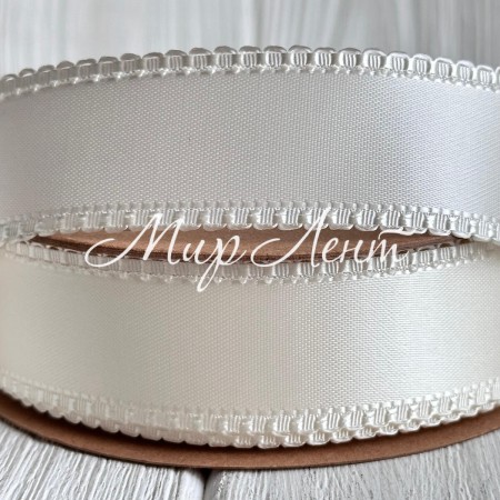 Атлас двусторонний с кантом, 2,5 см, молочный, рулон 18,5 м