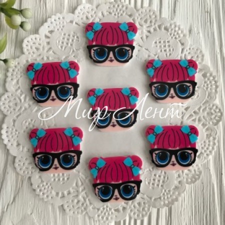 Кабошон Lol, c малиновыми волосами и очках, 2,8х2,3 см, упаковка 25 шт.