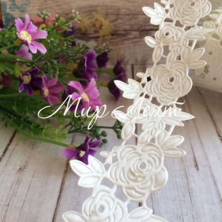 Кружевная лента розочка с листиком, 4,5 см, молочная