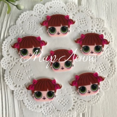 Кабошон Lol, c коричневыми волосами и малиновыми бантиками, 3,5х2,2 см, упаковка 25 шт.