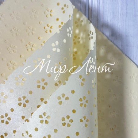 Пленка с перфорацией цветочек, 58х58 см, молочная, упаковка 10 шт.