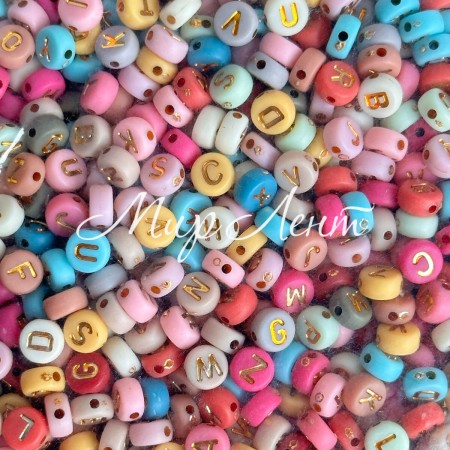 Бусина буква, 6 мм, круг (цветной микс с золотыми буквами), упаковка 500 г
