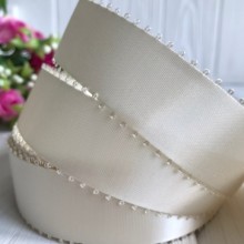 Атлас двухсторонний с петельками 2,5 см, молочный, рулон 20 ярдов