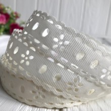 Репс с перфорацией, 2 см, молочный (цветочек), рулон 17,5 м