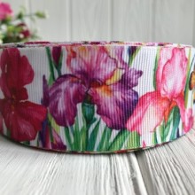 Репс 4 см, разноцветные ирисы на белом, рулон 23 м