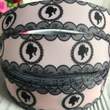 Репс 2,5 см, королева в колі з ажуром на пудровим, рулон 23 м Репс 2,5 см, королева в колі з ажуром на пудровим, рулон 23 м