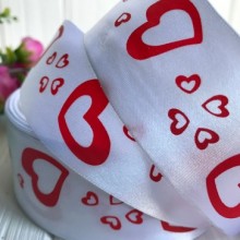 Атлас 4 см, сердечка большие, белый с красным, рулон 45 м