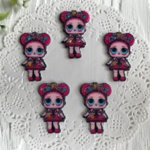 Кабошон Lol со стразами, 3,5 см, в платье малиновом и венке, упаковка 25 шт.