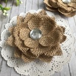 Цветки из мешковины