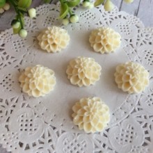 Серединка хризантема, 17 мм, молочный, упаковка 100 шт.