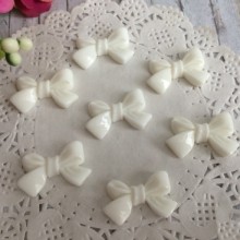 Бантик пластиковый, 2 см, белый, упаковка 100 шт.