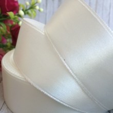 Атлас 2,5 см, айворі, рулон 33 м