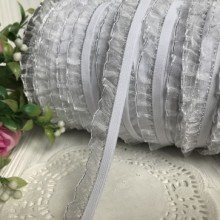 Резинка-рюша органзовая (односторонняя), 1,5 см, белая с серебром, бобина 100 ярдов