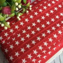 Бейка стрейчевая, 1,5 см, белые звездочки, красный, рулон 28 м