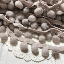 Тесьма помпончики, 1,5 см, светло-серый, моток 20 ярдов (18,5 м)