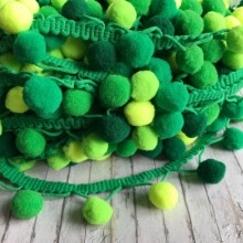 Тесьма с помпонами (big), 1,5 см, зеленые тона, моток 28 ярдов Тесьма с помпонами (big), 1,5 см, зеленые тона, моток 28 ярдов