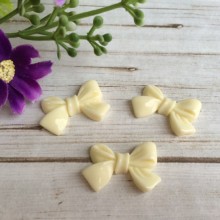 Бантик пластиковый, 2 см, молочный, упаковка 100 шт.