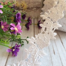 Кружевная лента розочка с листиком, 4,5 см, белая