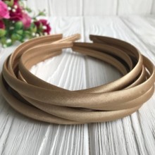 Обруч пластик в атласі, 1 см, золото, упаковка 30 шт. Обруч пластик в атласі, 1 см, золото, упаковка 30 шт.