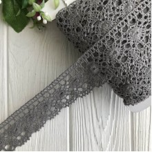 Кружево вязаное цветное (№ 1559), серый, 4 см, рулон 45 м Кружево вязаное цветное (№ 1559), серый, 4 см, рулон 45 м