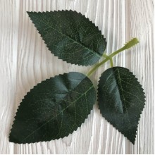 Листики розы на веточке (большие 3 шт.), 12х12 см, зеленый, упаковка 100 шт.