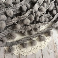 Тесьма помпончики, 1,3 см, серый, моток 20 ярдов (18 м)