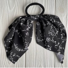 Резинка Твилли с перемычкой в цветочек, 25 см, черная с белыми веточками, шт.