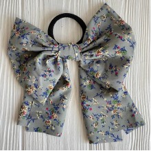 Резинка Твилли большой бант в цветочек, 16 см, серая, шт.