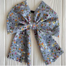 Резинка Твилли большой бант в цветочек, 16 см, серая с хлопком, шт.