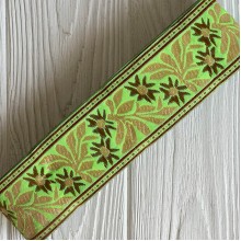 Тесьма вышиванка (барвинок), 5 см, карамельно-молочный на салатовом, рулон 9 м