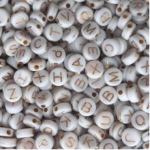 Бусина буква, 7х4 мм, круг (белые с золотыми буквами), упаковка 500 г