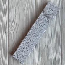 Коробочка для украшений прямоугольная, 21х4,3 см, серебро, узор с парчовым бантиком, 1 шт.