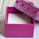 Коробочка для украшений квадратная, 4,5х4,5х3 см, малинова, узор с парчовым бантиком, 1 шт. Коробочка для украшений квадратная, 4,5х4,5х3 см, малинова, узор с парчовым бантиком, 1 шт.