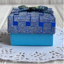Коробочка для украшений квадратная, 4,5х4,5х3 см, голубая, узор с парчовым бантиком, 1 шт.