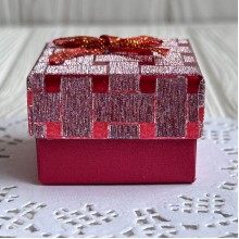 Коробочка для украшений квадратная, 4,5х4,5х3 см, красная, узор с парчовым бантиком, 1 шт.